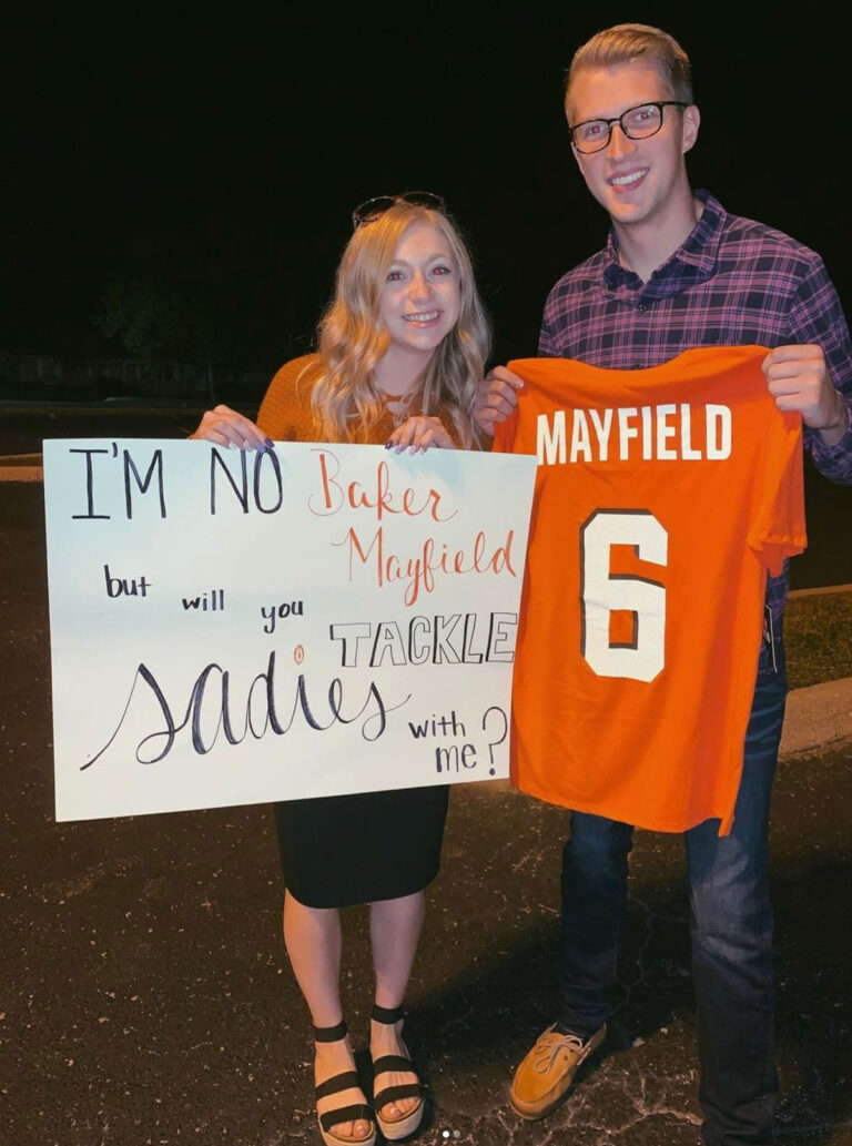 Sadie Hawkins Dance Guide For Proposals, Outfits & How It Works momma