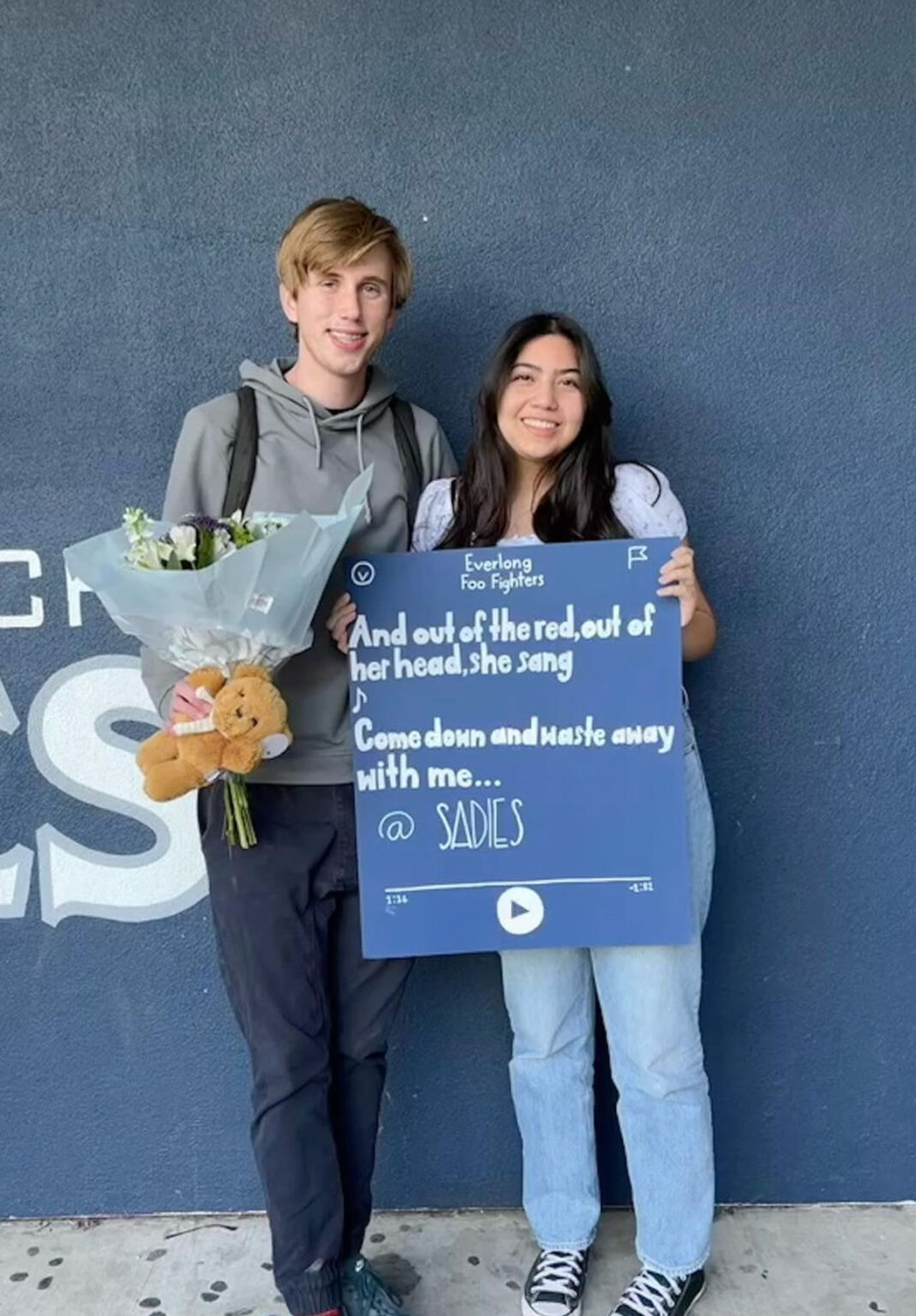 Sadie Hawkins Dance Guide For Proposals, Outfits & How It Works momma